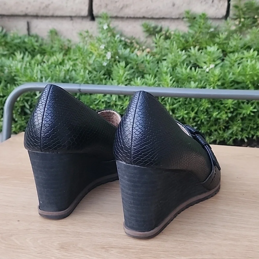 SOUL Naturalizer Women's Hila Loafer Wedge Women' 8.5 Black Snakeskin embossed